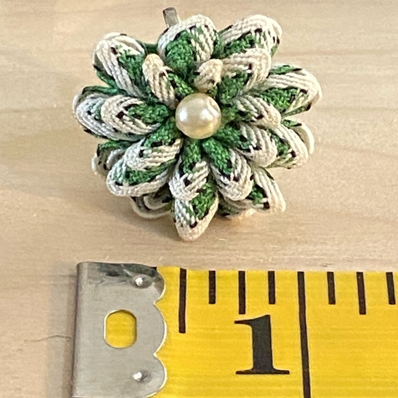 Vintage Handmade Crochet Screwback Earrings. - Picture 3 of 7